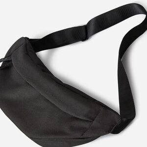 Everlane Black Belt Bag Minimalist Design Adjustable Strap
